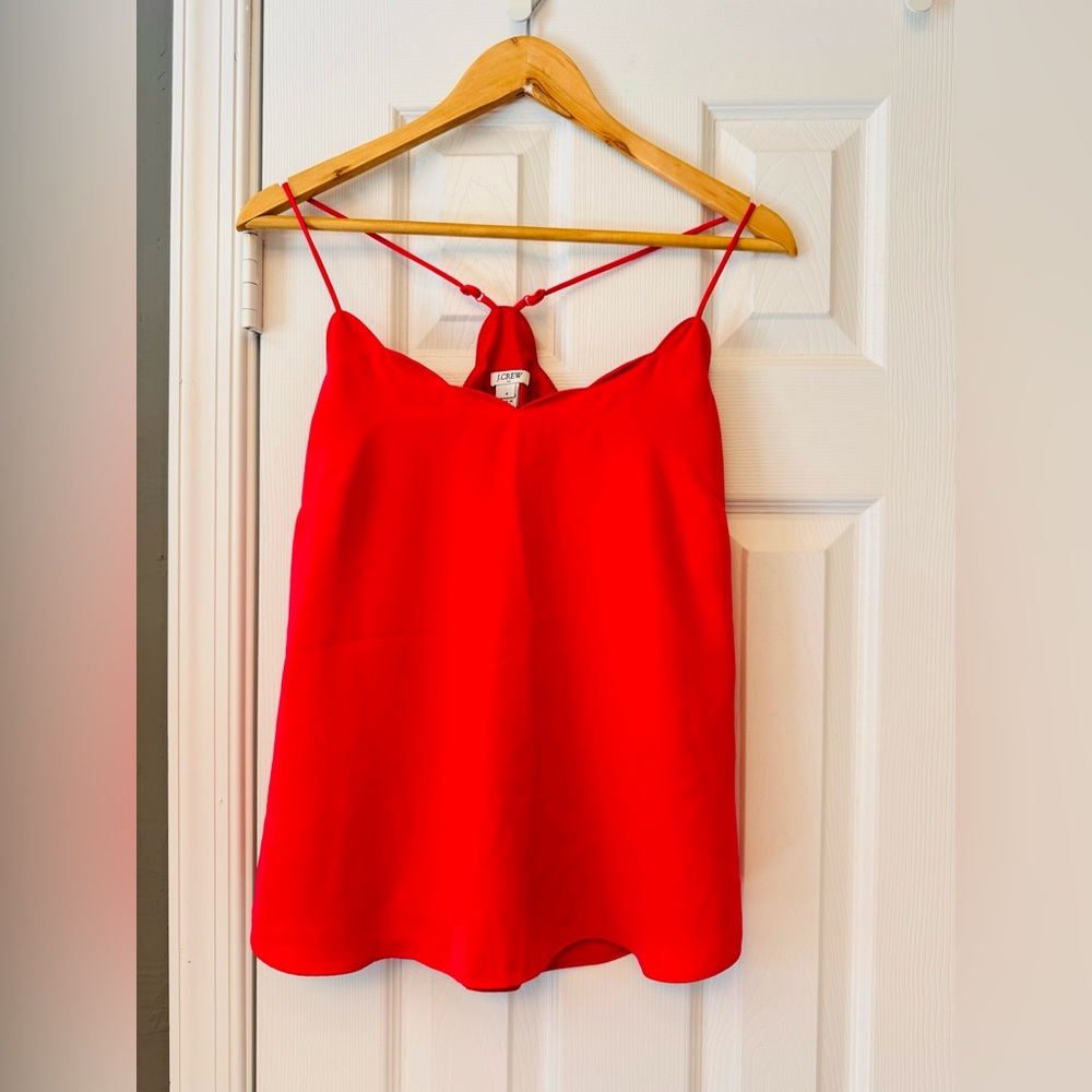 Scalloped tank